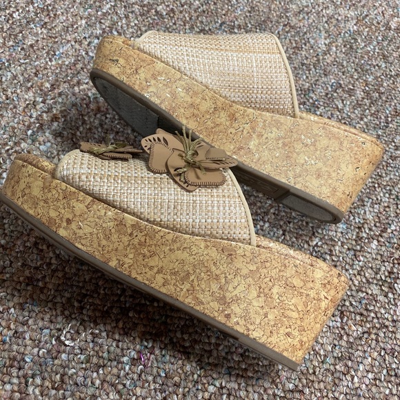 Jaclyn Smith Slip ons open toe tan 3” heels size 8 - Picture 2 of 12